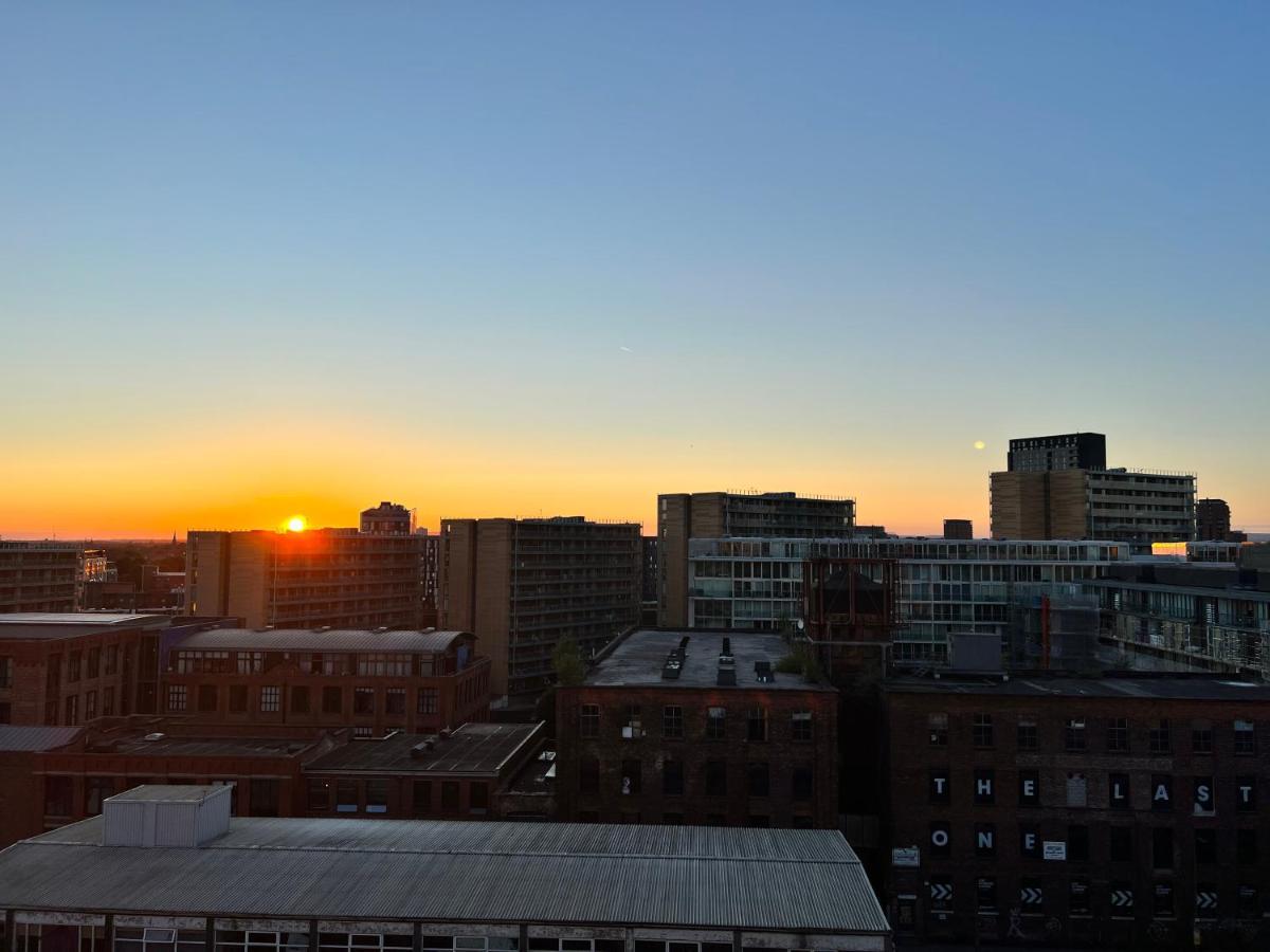 Two Bedrooms Exquisite En-Suite Apartment Deansgate Manchester Bagian luar foto