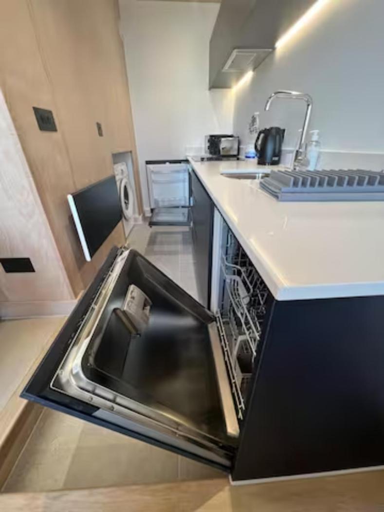 Two Bedrooms Exquisite En-Suite Apartment Deansgate Manchester Bagian luar foto