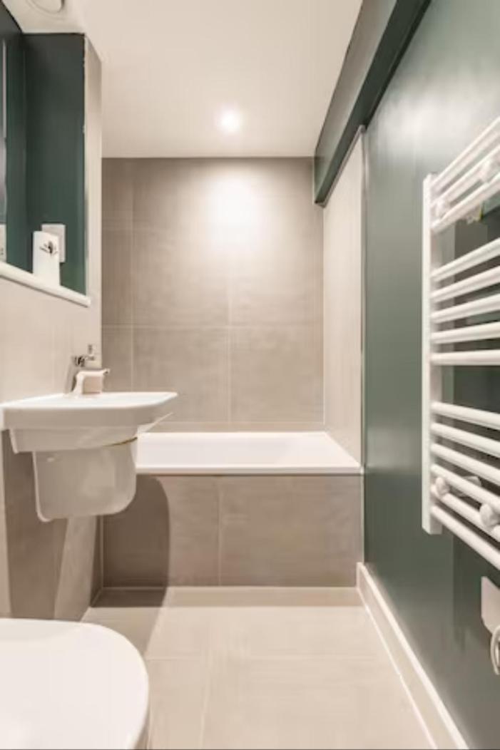 Two Bedrooms Exquisite En-Suite Apartment Deansgate Manchester Bagian luar foto